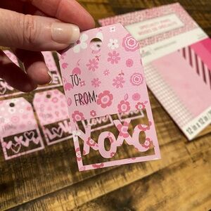 Valentine Gift Tags Set of 16/Hearts Love XOXO Gift Tags